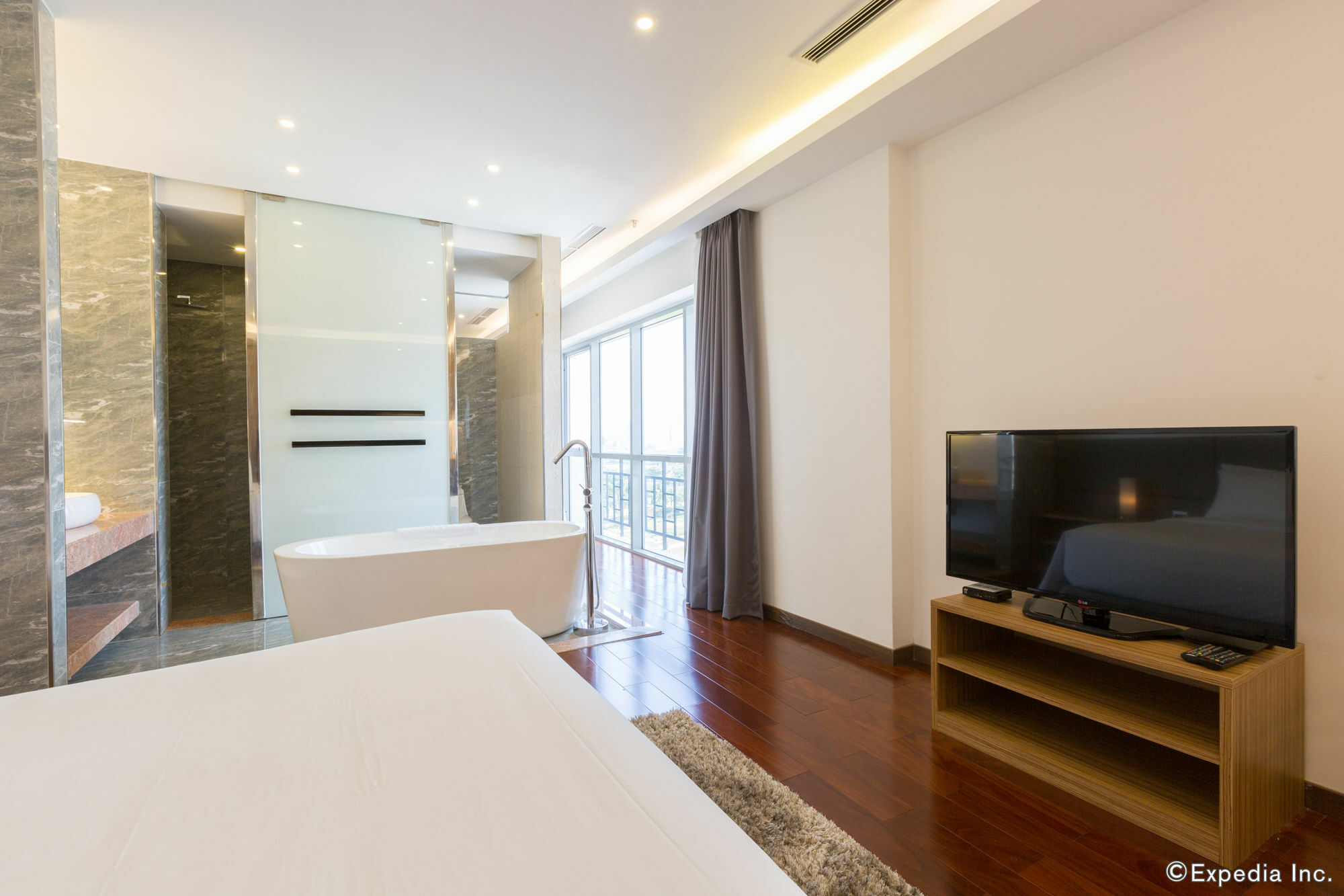הו צ'י מין סיטי Charm Suite Residence Saigon מראה חיצוני תמונה