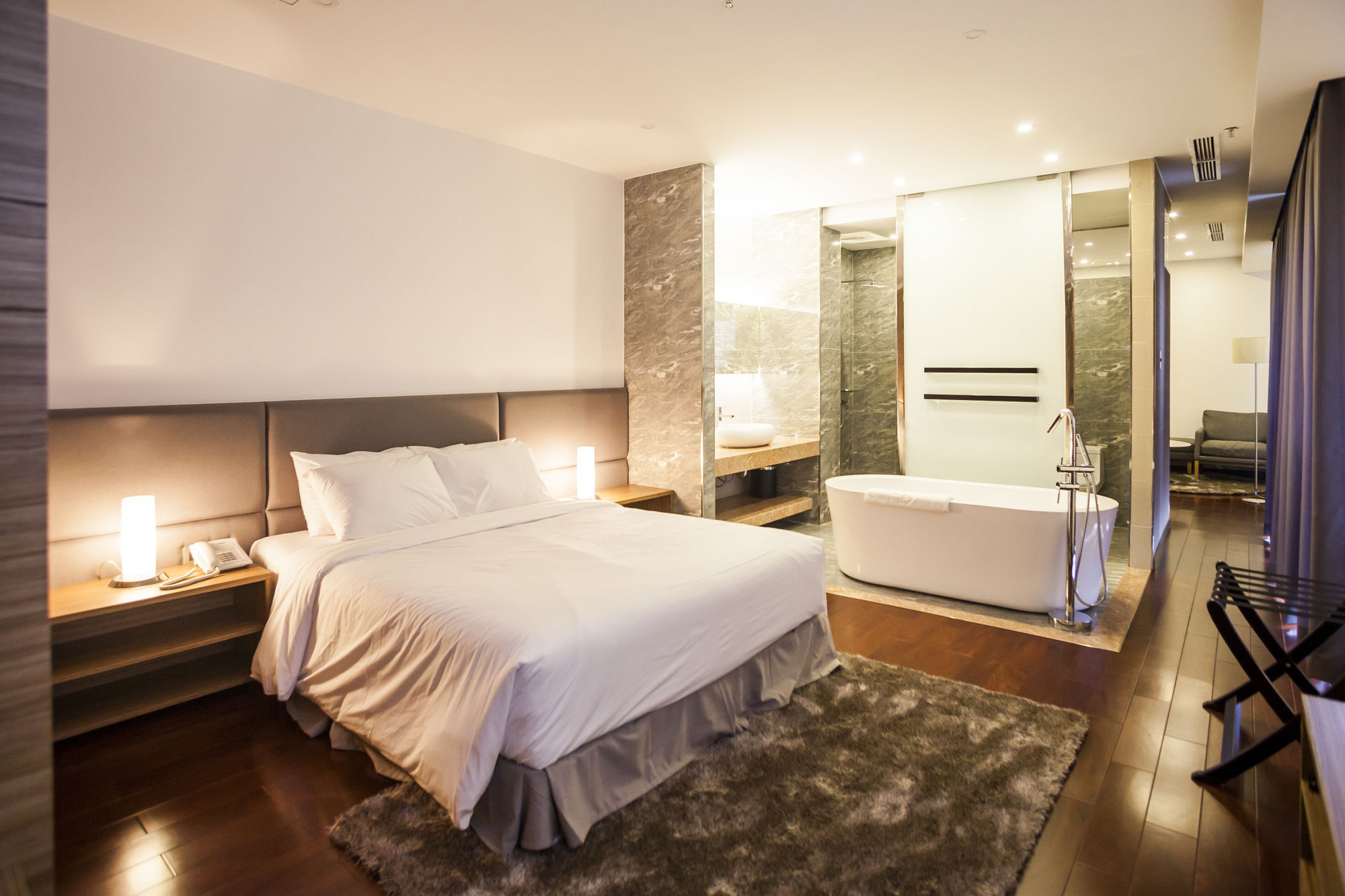 הו צ'י מין סיטי Charm Suite Residence Saigon מראה חיצוני תמונה